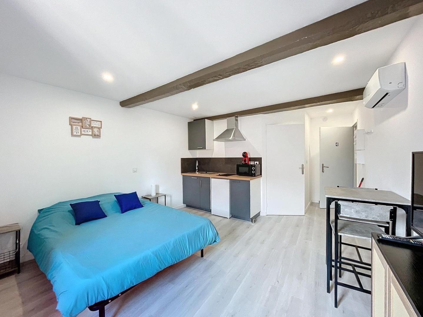 Eclat Apartment *